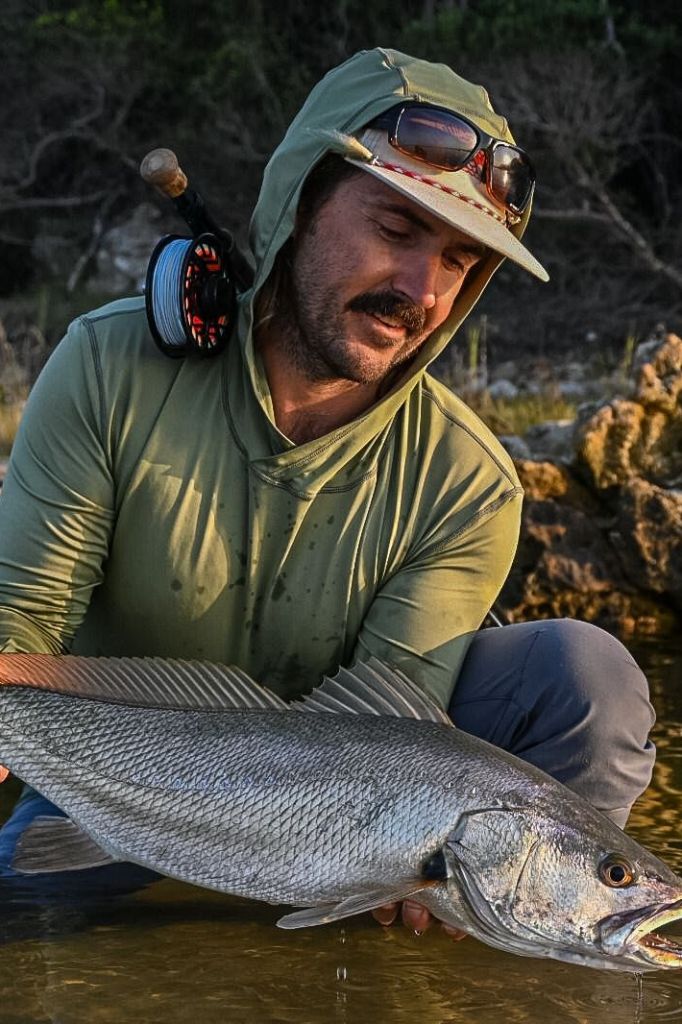 Kosi Hooded shirt Fly fishing shot Kosi Hooded shirt Fly fishing shot